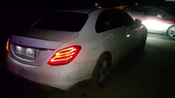 Polisin 'dur' ihtarına uymayan otomobilde uyuşturucu ele geçirildi: 3 gözaltı Polisin 'dur' ihtarına uymayan otomobilde uyuşturucu ele geçirildi: 3 gözaltı