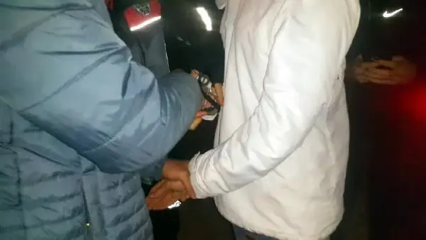 Polisin 'dur' ihtarına uymayan otomobilde uyuşturucu ele geçirildi: 3 gözaltı Polisin 'dur' ihtarına uymayan otomobilde uyuşturucu ele geçirildi: 3 gözaltı