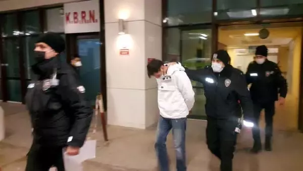 Polisin 'dur' ihtarına uymayan otomobilde uyuşturucu ele geçirildi: 3 gözaltı Polisin 'dur' ihtarına uymayan otomobilde uyuşturucu ele geçirildi: 3 gözaltı