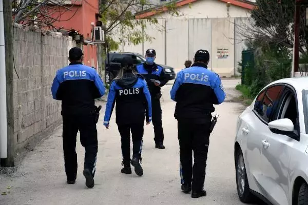 Polisten vatandaşlara sokak satıcısı gibi davranan dolandırıcılara karşı uyarı Polisten vatandaşlara sokak satıcısı gibi davranan dolandırıcılara karşı uyarı