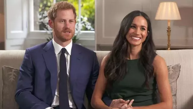 Prens Harry ve eşi Meghan Markle Kraliyet ailesinden resmen ayrıldı Prens Harry ve eşi Meghan Markle Kraliyet ailesinden resmen ayrıldı