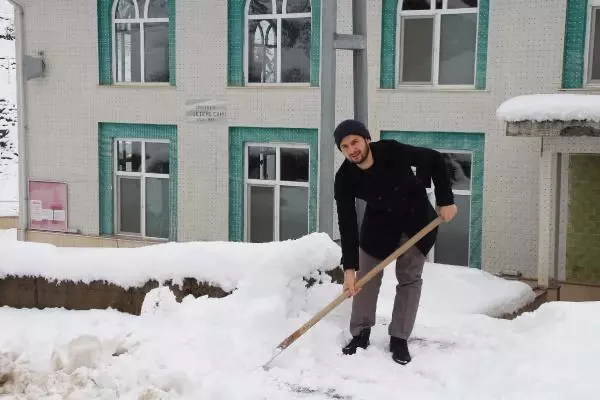 Rize'de kısıtlama başlamadan birçok kişi yine köylere çıktı Rize'de kısıtlama başlamadan birçok kişi yine köylere çıktı