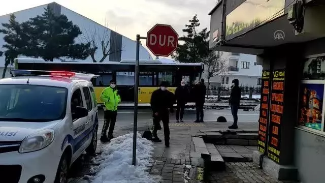 Sancaktepe'de belediye otobüsü ile minibüs çarpıştı: 7 yaralı Sancaktepe'de belediye otobüsü ile minibüs çarpıştı: 7 yaralı