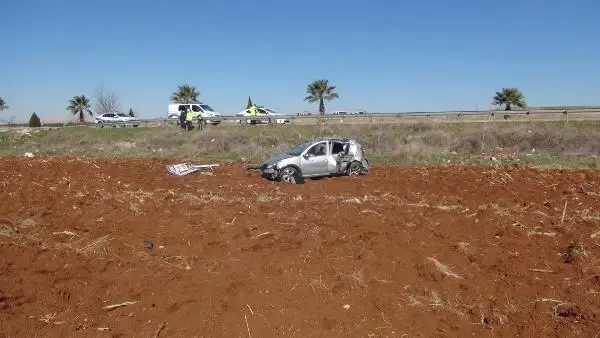 Şanlıurfa'da devrilen otomobildeki 6 kişi yaralandı Şanlıurfa'da devrilen otomobildeki 6 kişi yaralandı
