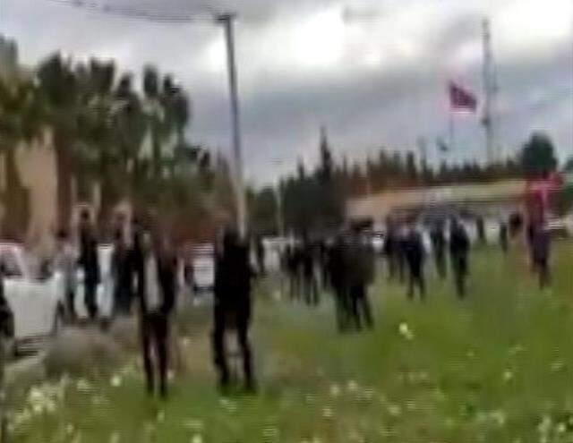 Şanlıurfa'da iki aile arasındaki taşlı sopalı kavgada 9 kişi yaralandı Şanlıurfa'da iki aile arasındaki taşlı sopalı kavgada 9 kişi yaralandı