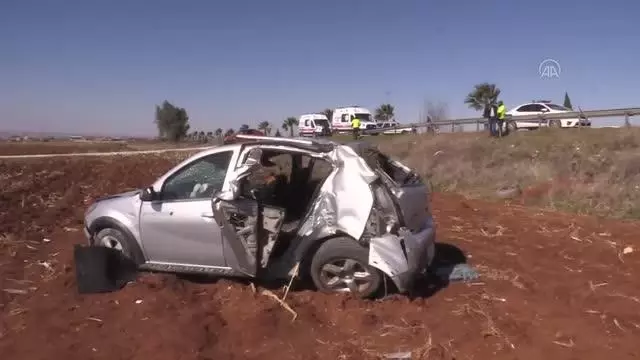 ŞANLIURFA - İnşaat işçilerinin bulunduğu otomobil şarampole devrildi: 6 yaralı ŞANLIURFA - İnşaat işçilerinin bulunduğu otomobil şarampole devrildi: 6 yaralı