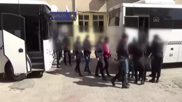 10 ilde PKK'nın uyuyan hücrelerine operasyonda 13 kişi tutuklandı 10 ilde PKK'nın uyuyan hücrelerine operasyonda 13 kişi tutuklandı
