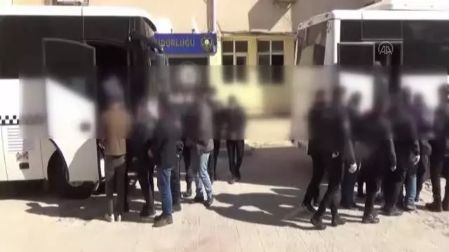 10 ilde PKK'nın uyuyan hücrelerine operasyonda 13 kişi tutuklandı 10 ilde PKK'nın uyuyan hücrelerine operasyonda 13 kişi tutuklandı