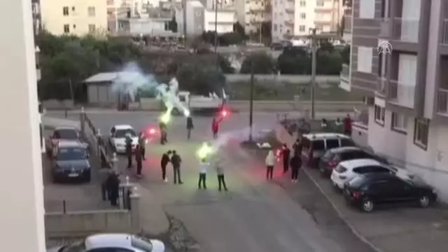Serik'te bir grup taraftardan otizmli Kuzey Kaan Saka'ya doğum günü sürprizi Serik'te bir grup taraftardan otizmli Kuzey Kaan Saka'ya doğum günü sürprizi
