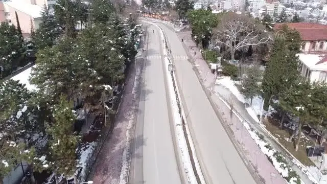 Sokağa çıkma kısıtlamasına riayet ediliyor Sokağa çıkma kısıtlamasına riayet ediliyor