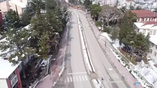 Sokağa çıkma kısıtlamasına riayet ediliyor Sokağa çıkma kısıtlamasına riayet ediliyor