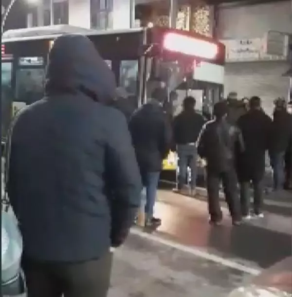 Sultangazi'de İETT otobüsü tepkisi Sultangazi'de İETT otobüsü tepkisi