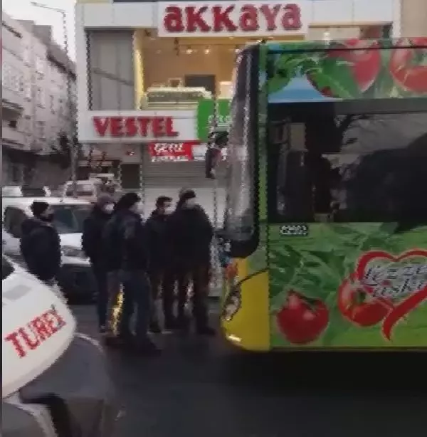 Sultangazi'de İETT otobüsü tepkisi Sultangazi'de İETT otobüsü tepkisi