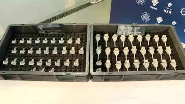 TÜBİTAK'ta üretilen ilk set tek kristal türbin kanatları TEI'ye teslim edildi TÜBİTAK'ta üretilen ilk set tek kristal türbin kanatları TEI'ye teslim edildi