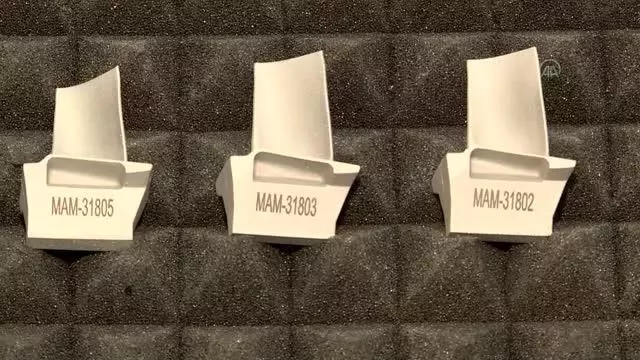 TÜBİTAK'ta üretilen ilk set tek kristal türbin kanatları TEI'ye teslim edildi TÜBİTAK'ta üretilen ilk set tek kristal türbin kanatları TEI'ye teslim edildi