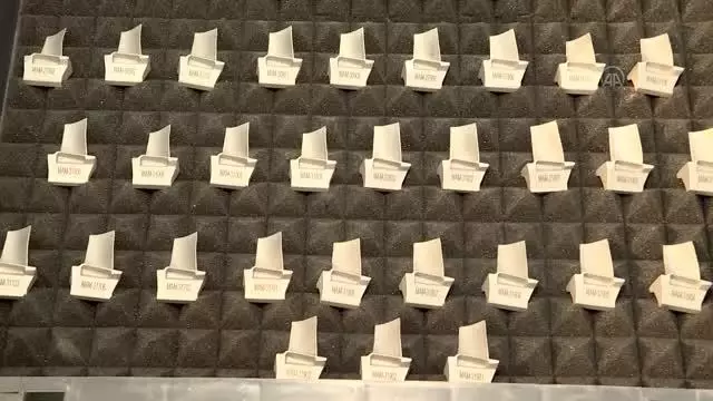 TÜBİTAK'ta üretilen ilk set tek kristal türbin kanatları TEI'ye teslim edildi TÜBİTAK'ta üretilen ilk set tek kristal türbin kanatları TEI'ye teslim edildi