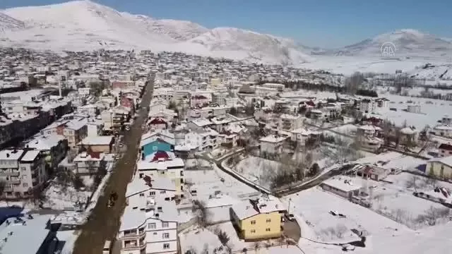 Tufanbeyli'de kar temizleme çalışmaları sürüyor Tufanbeyli'de kar temizleme çalışmaları sürüyor