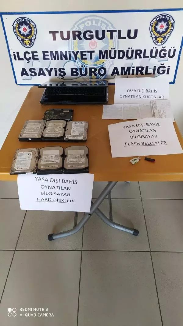 Turgutlu'da yasa dışı bahis oynatanlara baskın: 6 gözaltı Turgutlu'da yasa dışı bahis oynatanlara baskın: 6 gözaltı