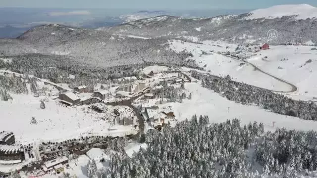 Uludağ'da hafta sonu yoğunluğu yaşanıyor Uludağ'da hafta sonu yoğunluğu yaşanıyor