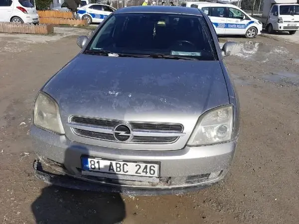 Uyuşturucuyu cerrahi maske kutusuna gizlemişler Uyuşturucuyu cerrahi maske kutusuna gizlemişler