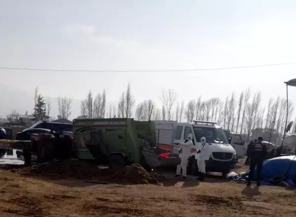 Son dakika! Yem karma makinesine düşen genç öldü Son dakika! Yem karma makinesine düşen genç öldü