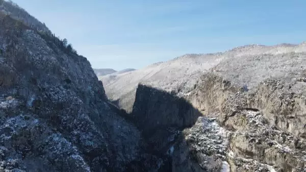 Yenice ormanlarında kar manzarası Yenice ormanlarında kar manzarası