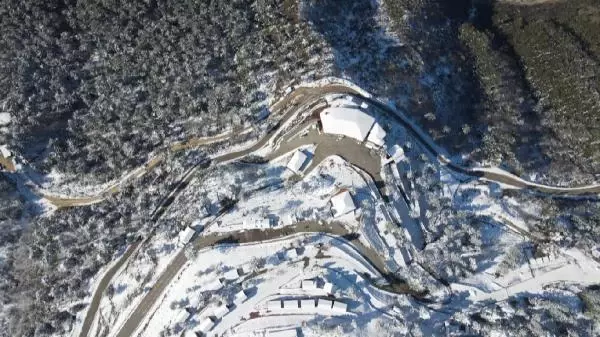 Yenice ormanlarında kar manzarası Yenice ormanlarında kar manzarası