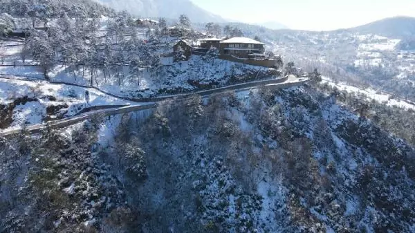 Yenice ormanlarında kar manzarası Yenice ormanlarında kar manzarası