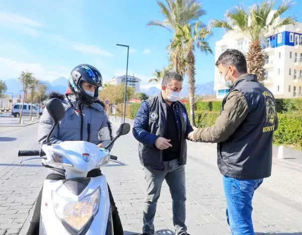 Yerleşik yabancıların turist gibi dışarı çıkmalarını engellemek için pasaport kontrolü yapıldı Yerleşik yabancıların turist gibi dışarı çıkmalarını engellemek için pasaport kontrolü yapıldı