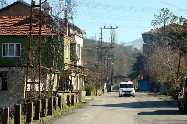 Zonguldak'ta mutasyonlu virüs şüphesiyle bir sokak karantinaya alındı Zonguldak'ta mutasyonlu virüs şüphesiyle bir sokak karantinaya alındı