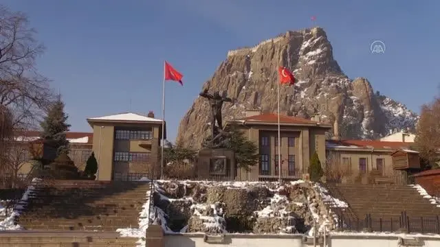 AFYONKARAHİSAR - Cadde ve sokaklardaki sessizlik sürüyor AFYONKARAHİSAR - Cadde ve sokaklardaki sessizlik sürüyor
