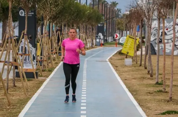 Antalya'da sahil ve sokaklar boş kaldı Antalya'da sahil ve sokaklar boş kaldı
