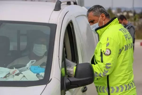 Antalya'da sahil ve sokaklar boş kaldı Antalya'da sahil ve sokaklar boş kaldı