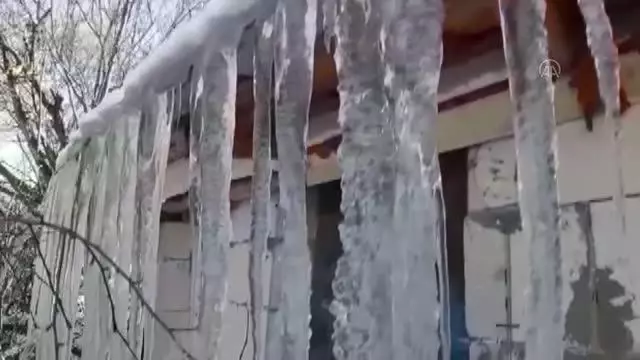 Son dakika haberi... Aşırı soğuk yüzünden çeşmeler dondu, Yeniçağa Gölü buz tuttu Son dakika haberi... Aşırı soğuk yüzünden çeşmeler dondu, Yeniçağa Gölü buz tuttu