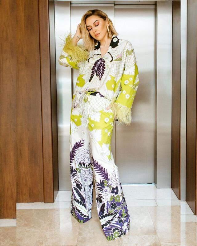 Aşk sarhoşu Hadise, Kaan Yıldırım'ın isminin baş harfini koluna kazıttı Aşk sarhoşu Hadise, Kaan Yıldırım'ın isminin baş harfini koluna kazıttı