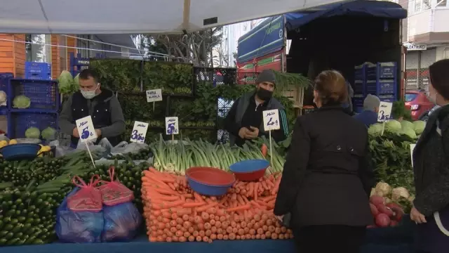 Babadan oğula pazar tezgahı! Aylık kazanç dudak uçuklatıyor, sahipleri arasında sanatçılar ve iş adamları bile var Babadan oğula pazar tezgahı! Aylık kazanç dudak uçuklatıyor, sahipleri arasında sanatçılar ve iş adamları bile var