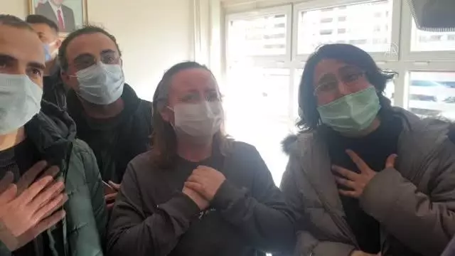 Son dakika haber! Bakan Kurum, Rıza Bey Apartmanı enkazında çocuklarını ve annelerini yitiren aileyle buluştu Son dakika haber! Bakan Kurum, Rıza Bey Apartmanı enkazında çocuklarını ve annelerini yitiren aileyle buluştu