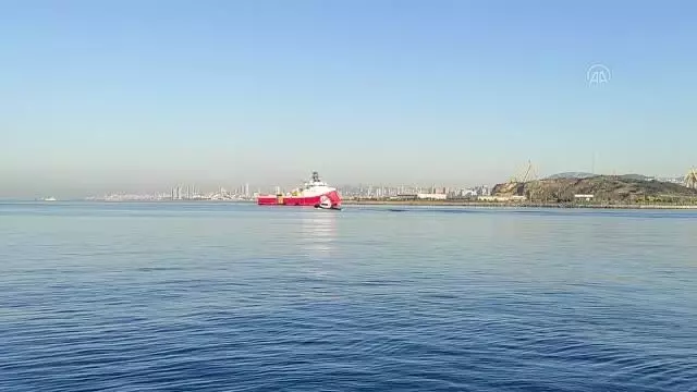 'Barbaros Hayrettin Paşa' sismik araştırma gemisi Tuzla Limanı'na geldi 'Barbaros Hayrettin Paşa' sismik araştırma gemisi Tuzla Limanı'na geldi