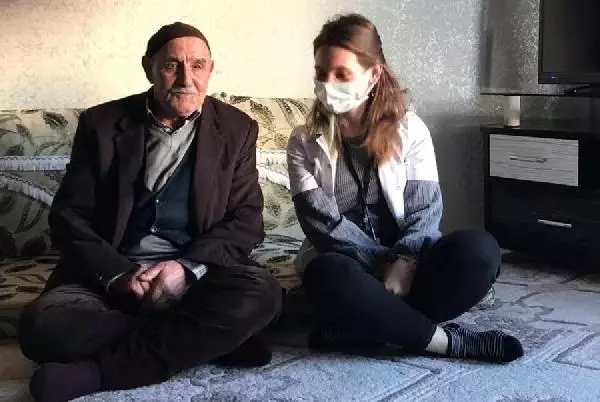 Başkale'de sağlıkçılar karlı yolları aşıp, aşı yapıyor Başkale'de sağlıkçılar karlı yolları aşıp, aşı yapıyor