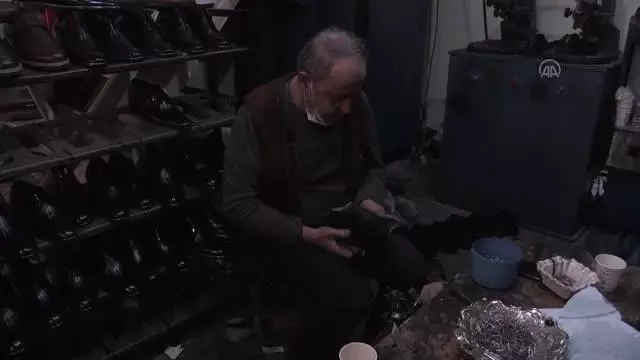 Batmanlı Orhan usta 40 yıldır el yapımı ayakkabı üretiyor Batmanlı Orhan usta 40 yıldır el yapımı ayakkabı üretiyor