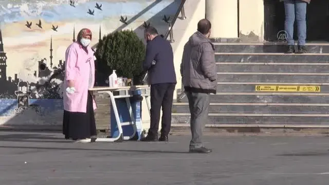 Ertelenen ALES sınavı Kovid-19 önlemleri altında yapılıyor Ertelenen ALES sınavı Kovid-19 önlemleri altında yapılıyor