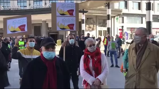 Belçika'da Kovid-19 salgını gerekçesiyle ibadethanelerdeki 15 kişi sınırlaması protesto edildi Belçika'da Kovid-19 salgını gerekçesiyle ibadethanelerdeki 15 kişi sınırlaması protesto edildi