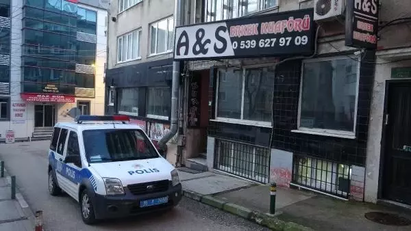 Berberden girilen kahvehaneye polis baskını; 22 kişiye 69 bin TL ceza Berberden girilen kahvehaneye polis baskını; 22 kişiye 69 bin TL ceza