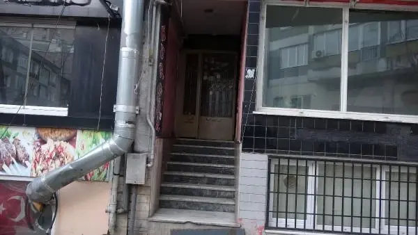 Berberden girilen kahvehaneye polis baskını; 22 kişiye 69 bin TL ceza Berberden girilen kahvehaneye polis baskını; 22 kişiye 69 bin TL ceza