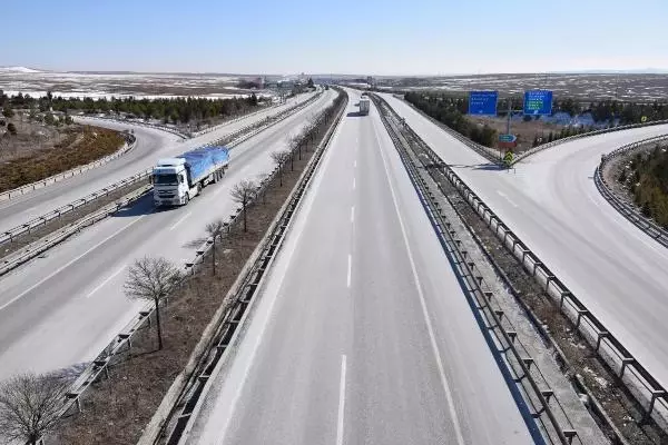 Birçok ilin bağlantı noktasındaki Kulu Makası, kısıtlamada sakin Birçok ilin bağlantı noktasındaki Kulu Makası, kısıtlamada sakin