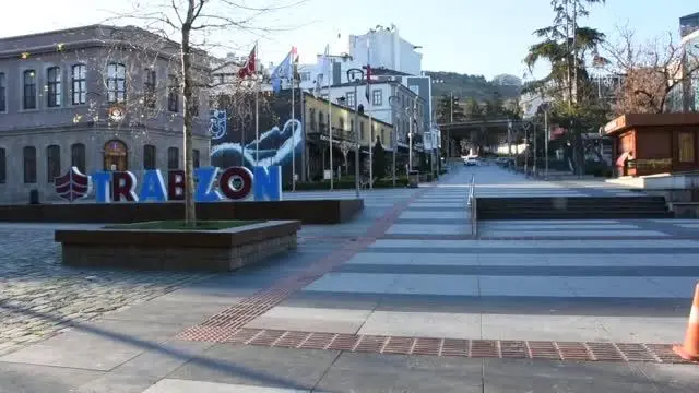 Son dakika... Doğu Marmara ve Batı Karadeniz'deki illerin cadde ve sokaklarında sessizlik hakim Son dakika... Doğu Marmara ve Batı Karadeniz'deki illerin cadde ve sokaklarında sessizlik hakim