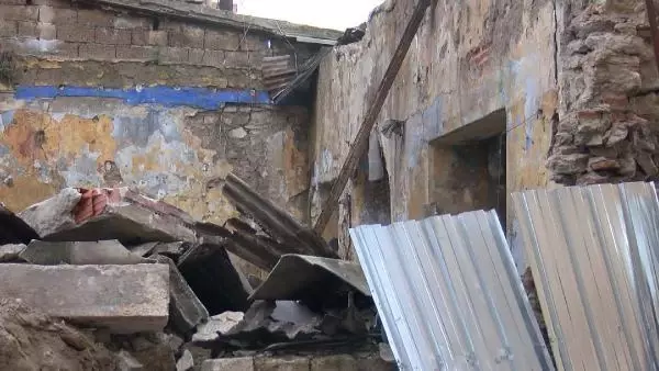 Çatısı çöken tarihi karakol hurdacıların talanına uğradı Çatısı çöken tarihi karakol hurdacıların talanına uğradı