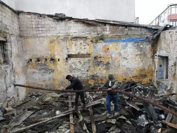 Çatısı çöken tarihi karakol hurdacıların talanına uğradı Çatısı çöken tarihi karakol hurdacıların talanına uğradı