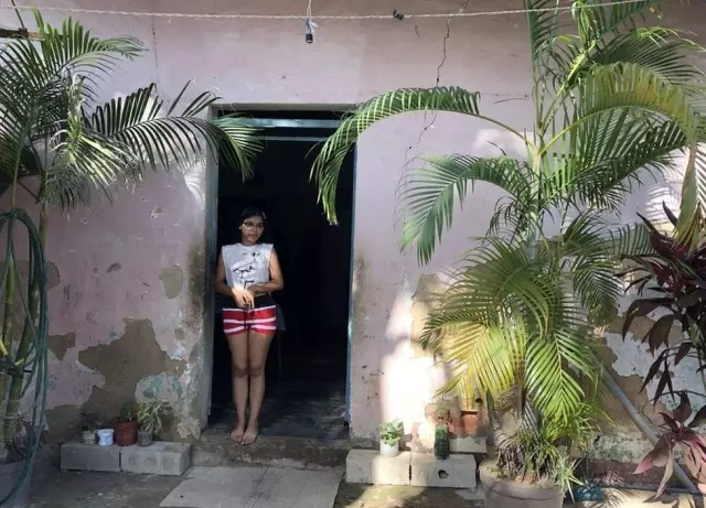 Covid: 16 yaşındaki Valeria, okula gidemeyen çocukları eğitmek için evini sınıfa çevirdi Covid: 16 yaşındaki Valeria, okula gidemeyen çocukları eğitmek için evini sınıfa çevirdi