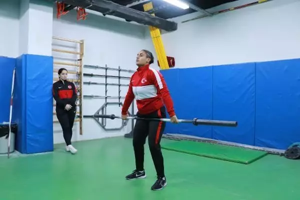 Depremden kurtulup dünya şampiyonu olan Eda'nın hedefi olimpiyat altını Depremden kurtulup dünya şampiyonu olan Eda'nın hedefi olimpiyat altını